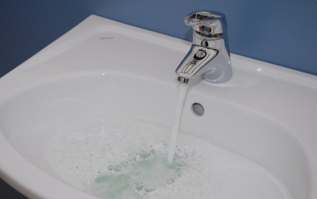 В дома жителей города Оса Пермского края начала подаваться холодная вода