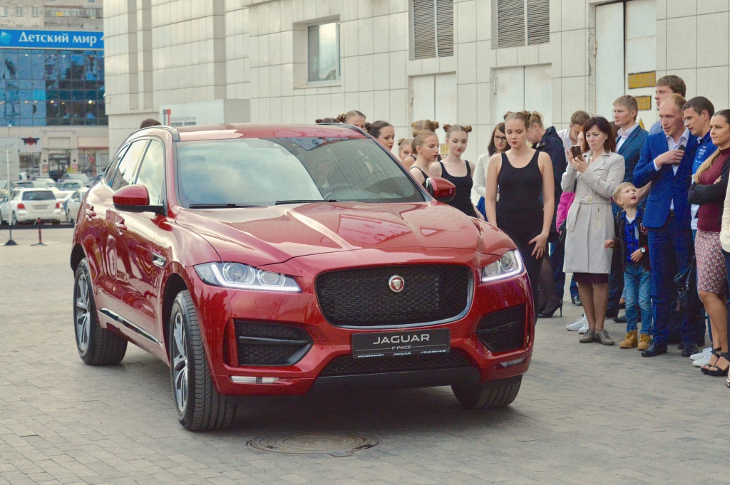 Новый Jaguar F-PACE — первый в истории бренда