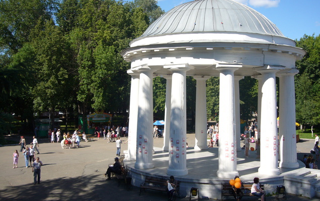 Никто не пострадал: в парке Горького закрыли новый аттракцион из-за сломанного механизма