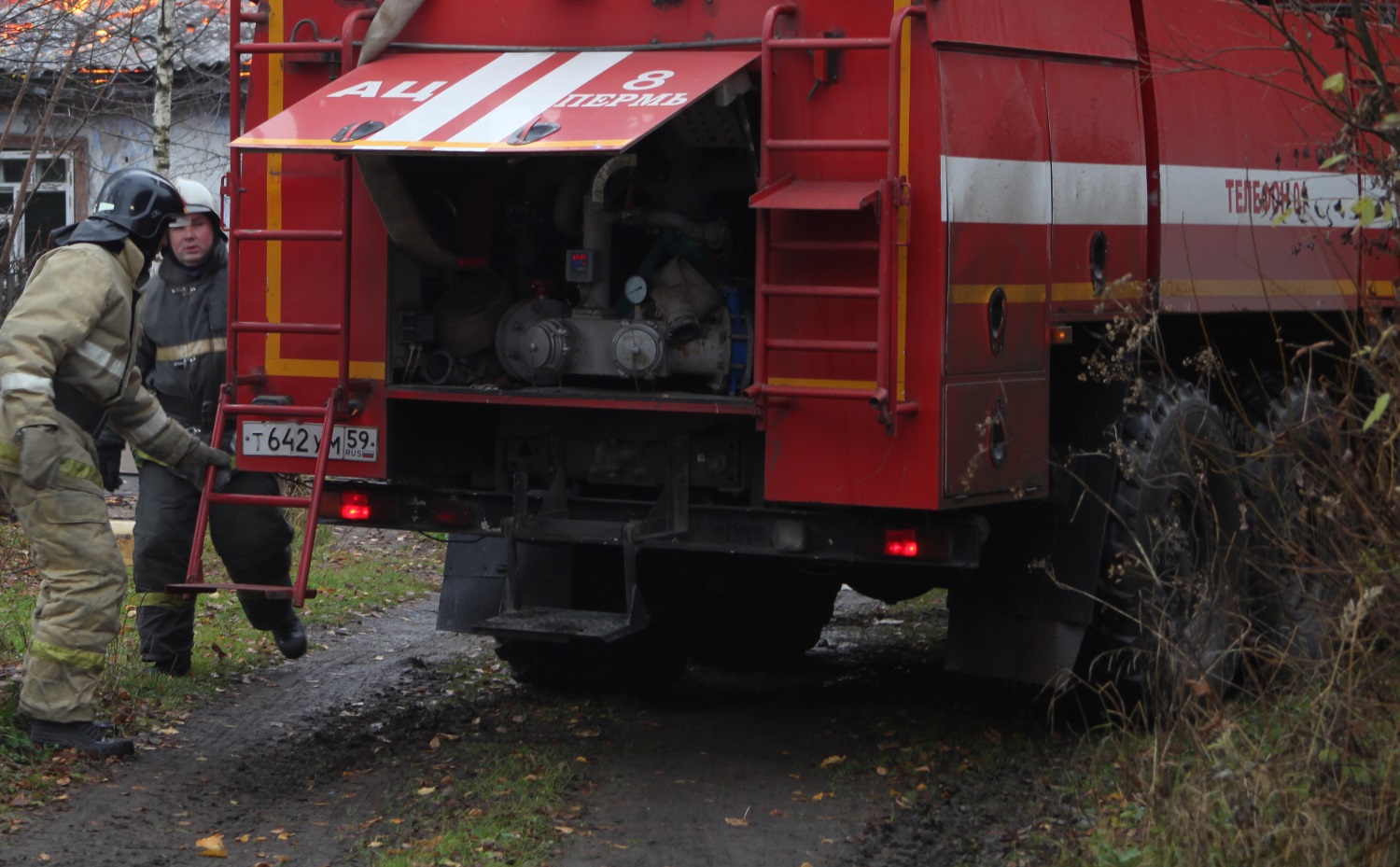 СК выясняет обстоятельства гибели ребенка на пожаре в Усольском районе