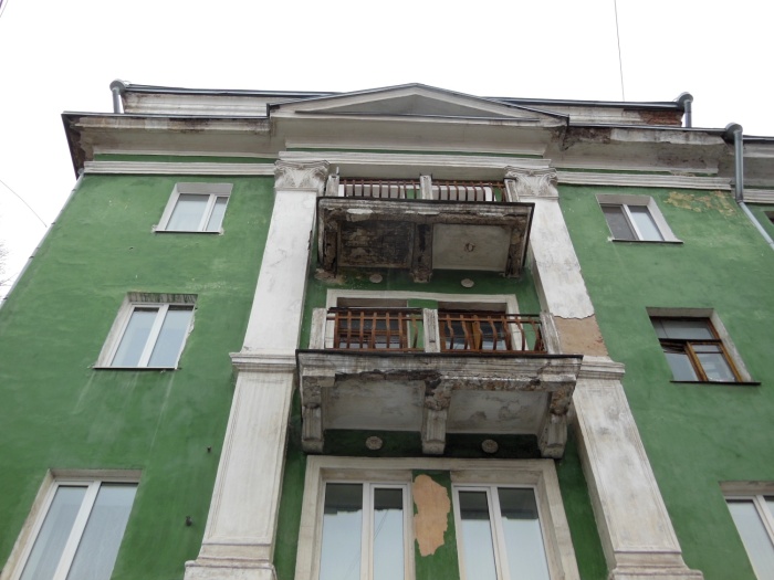 Пермская УК оштрафована за отказ ремонтировать фасад дома на Комсомольском проспекте
