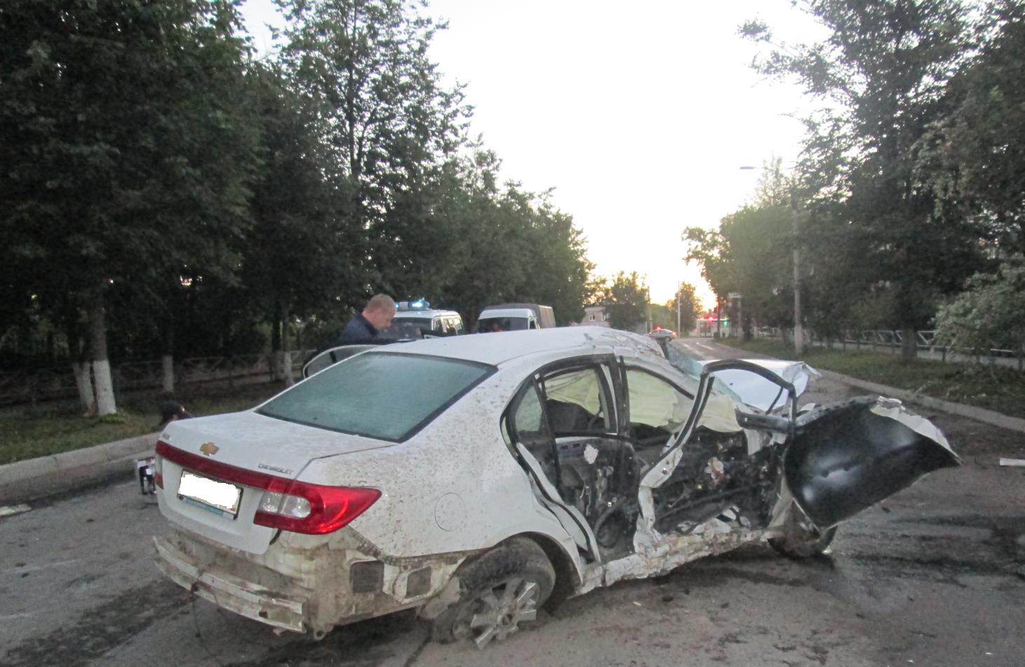 В Березниках пьяный водитель врезался в дерево – пассажир погиб