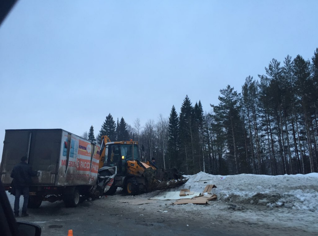 ​На Восточном обходе Перми столкнулись «ГАЗель» и экскаватор