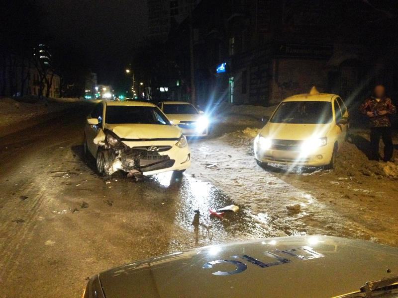 В Перми при столкновении двух машин пострадала 19-летняя девушка