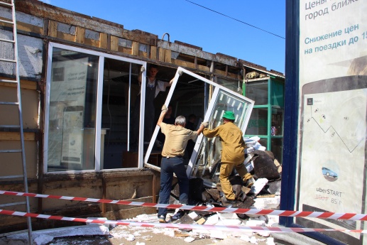 В Перми сносят павильон с двумя киосками на Центральном рынке