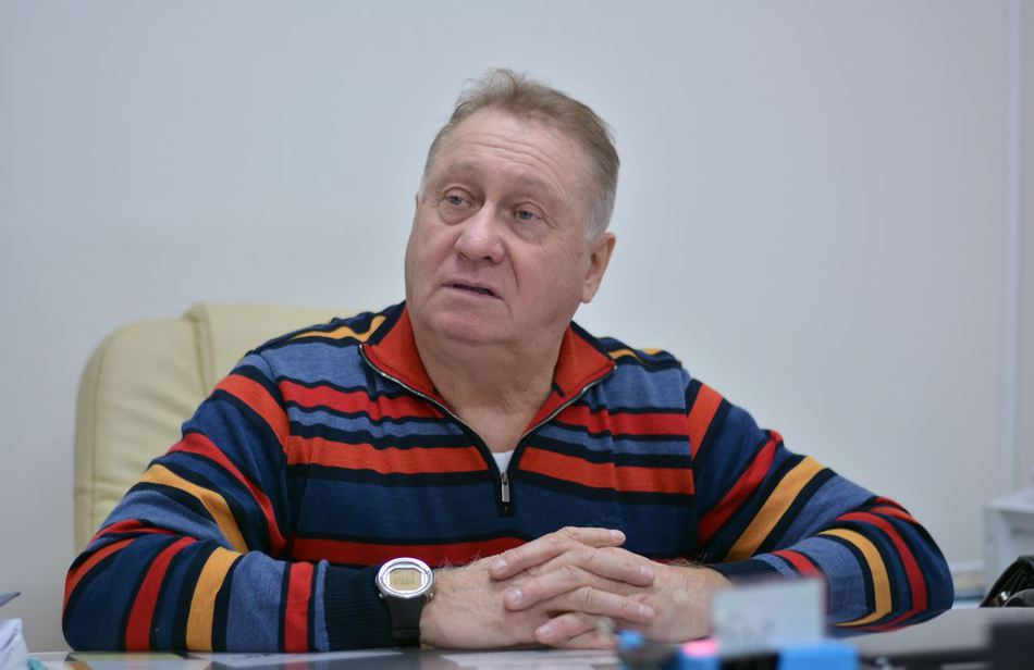 Салоны «оттягивают» продажи