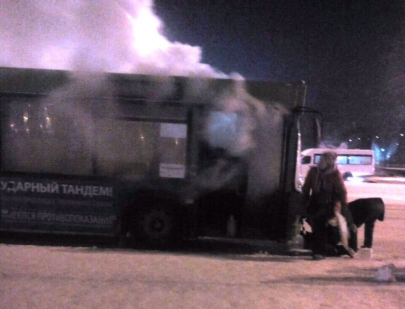 Очевидец: в центре Перми загорелся пассажирский автобус