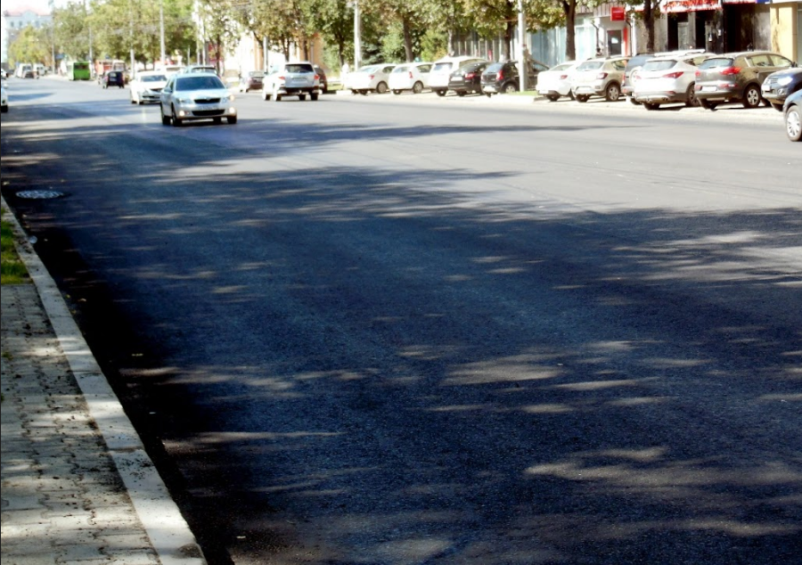 ​В центре Перми машина провалилась в открытый люк