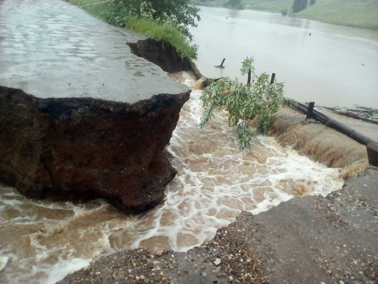 Из-за сильных дождей в Пермском крае размыло дороги и мосты