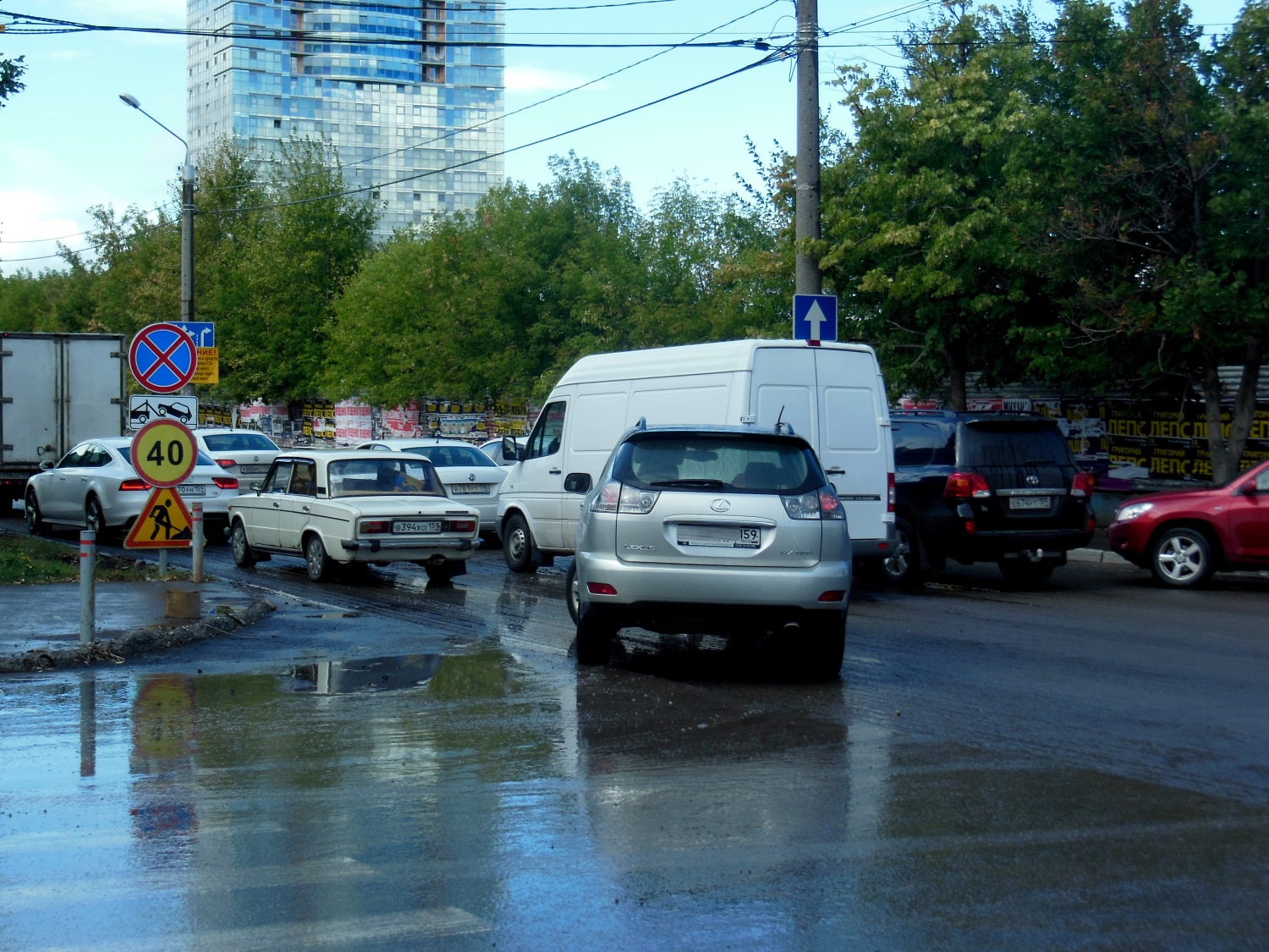 Из-за дорожного ремонта на ул. Монастырской затруднено движение