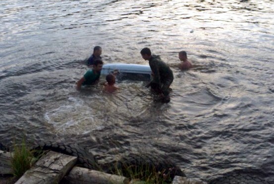 В Пермском крае УАЗ с отказавшими тормозами упал в реку