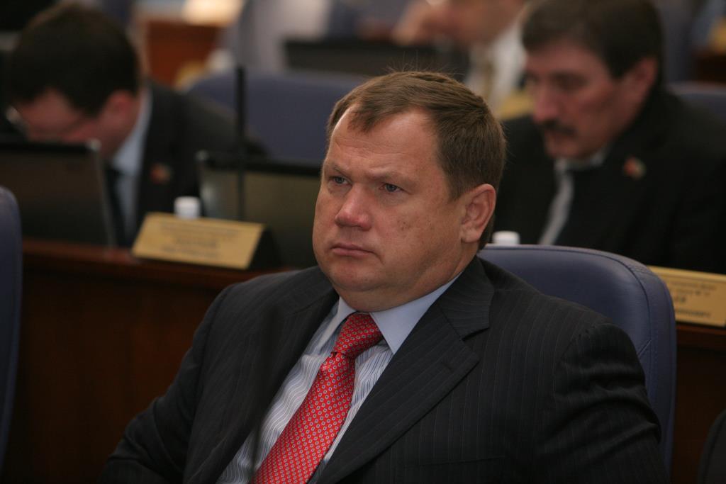 Владимир Плотников предложил снизить стоимость проезда в трамваях до 18 рублей