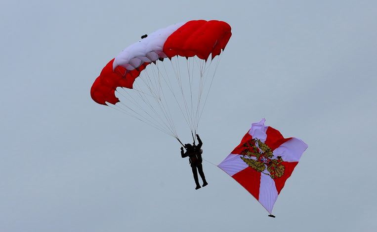 «Чуть-чуть закрытая структура»