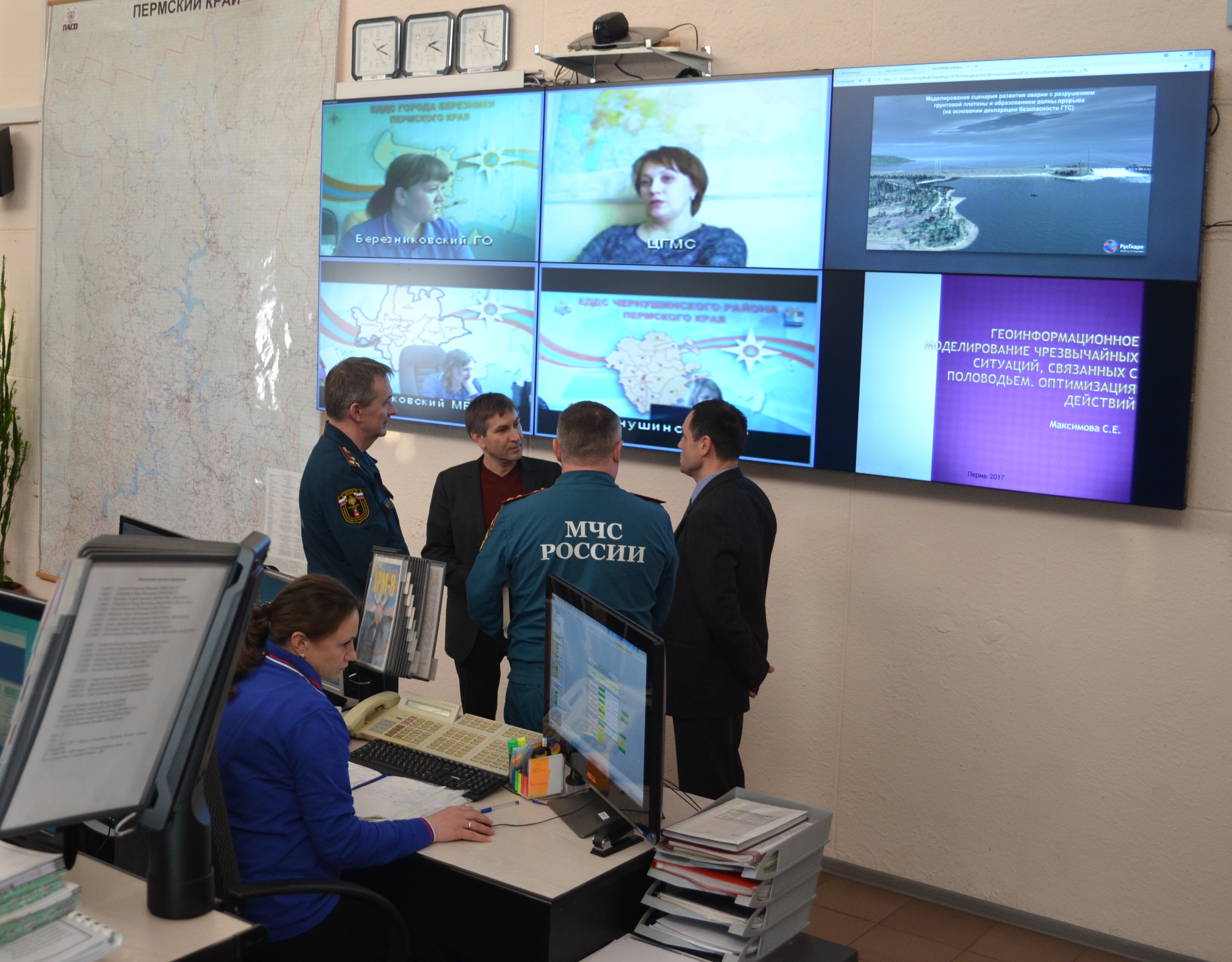 Руководитель администрации губернатора Пермского края Рустем Юсупов посетил краевое ГУ МЧС