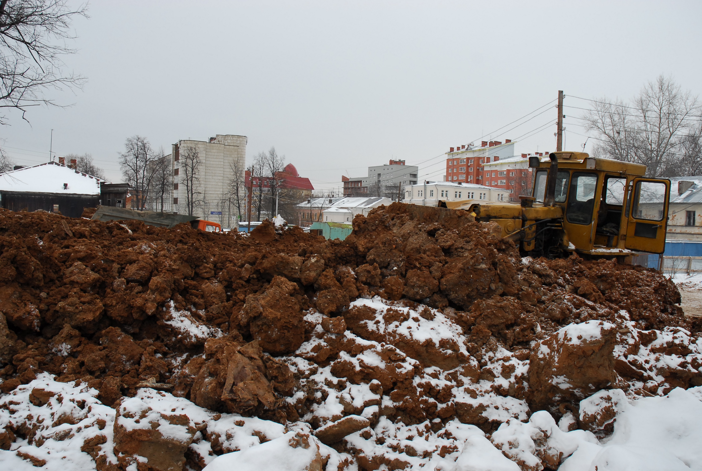 В Березниках в опасной зоне образовалась воронка диаметром 2 метра