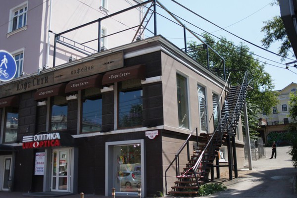 ​Второй пошел. Власти через суд добиваются демонтажа самовольной надстройки второго этажа «Кофе Сити» по ул. Ленина, 98