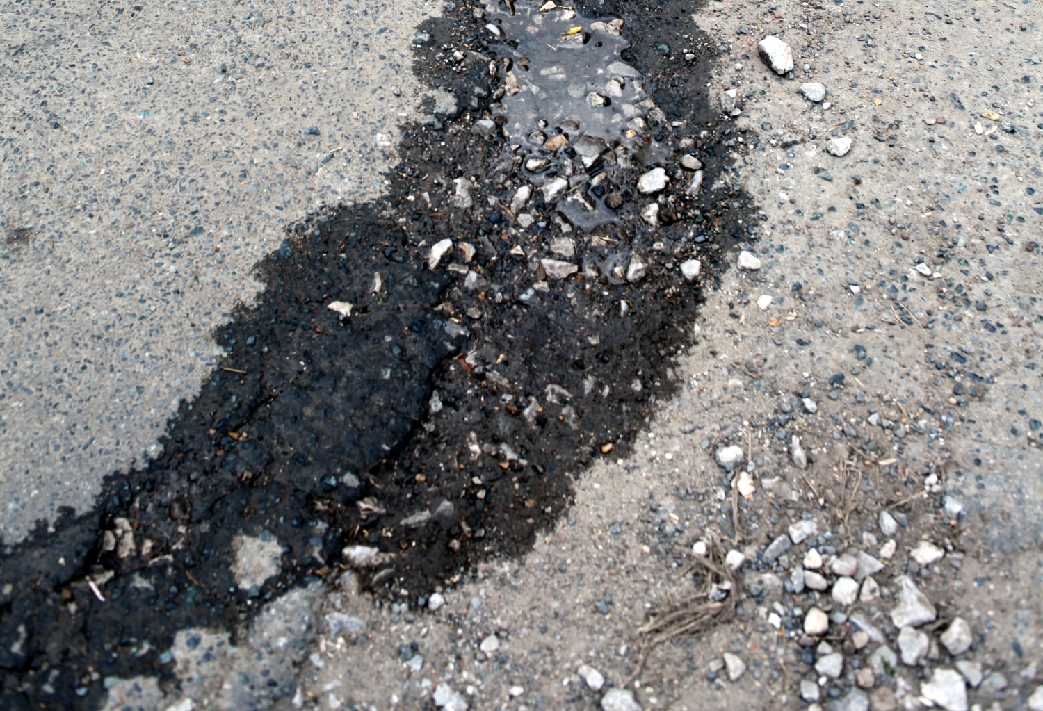 В Прикамье подрядчика оштрафовали на 300 тысяч за яму на дороге
