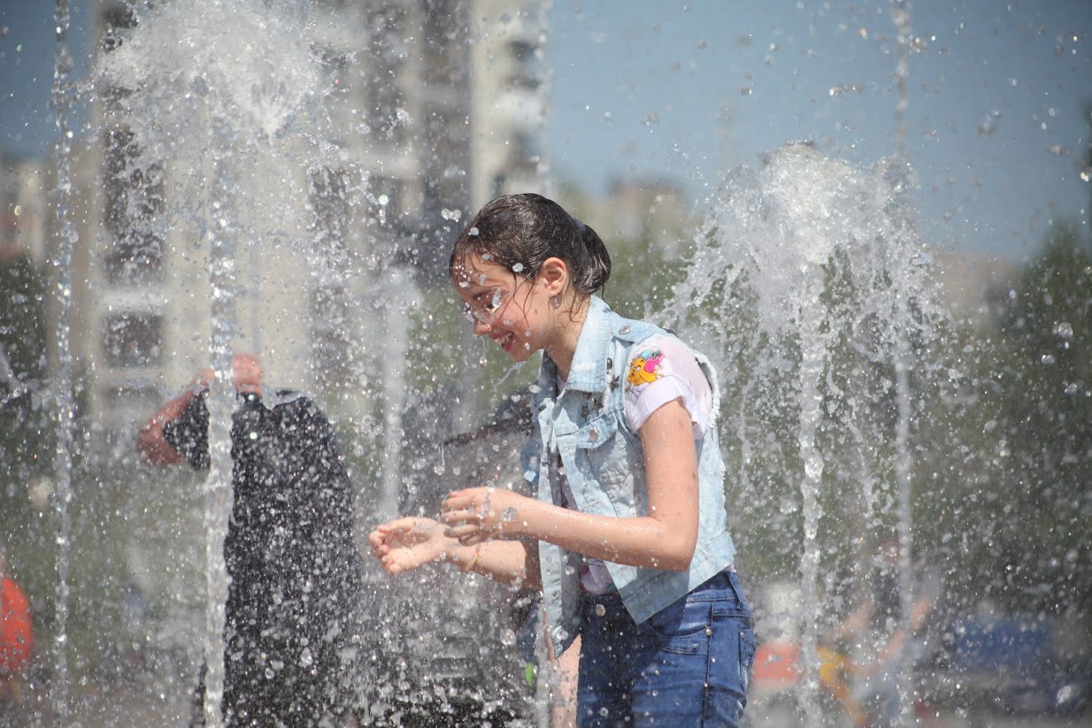В Перми с 35-градусной жарой будут бороться поливомоечные машины