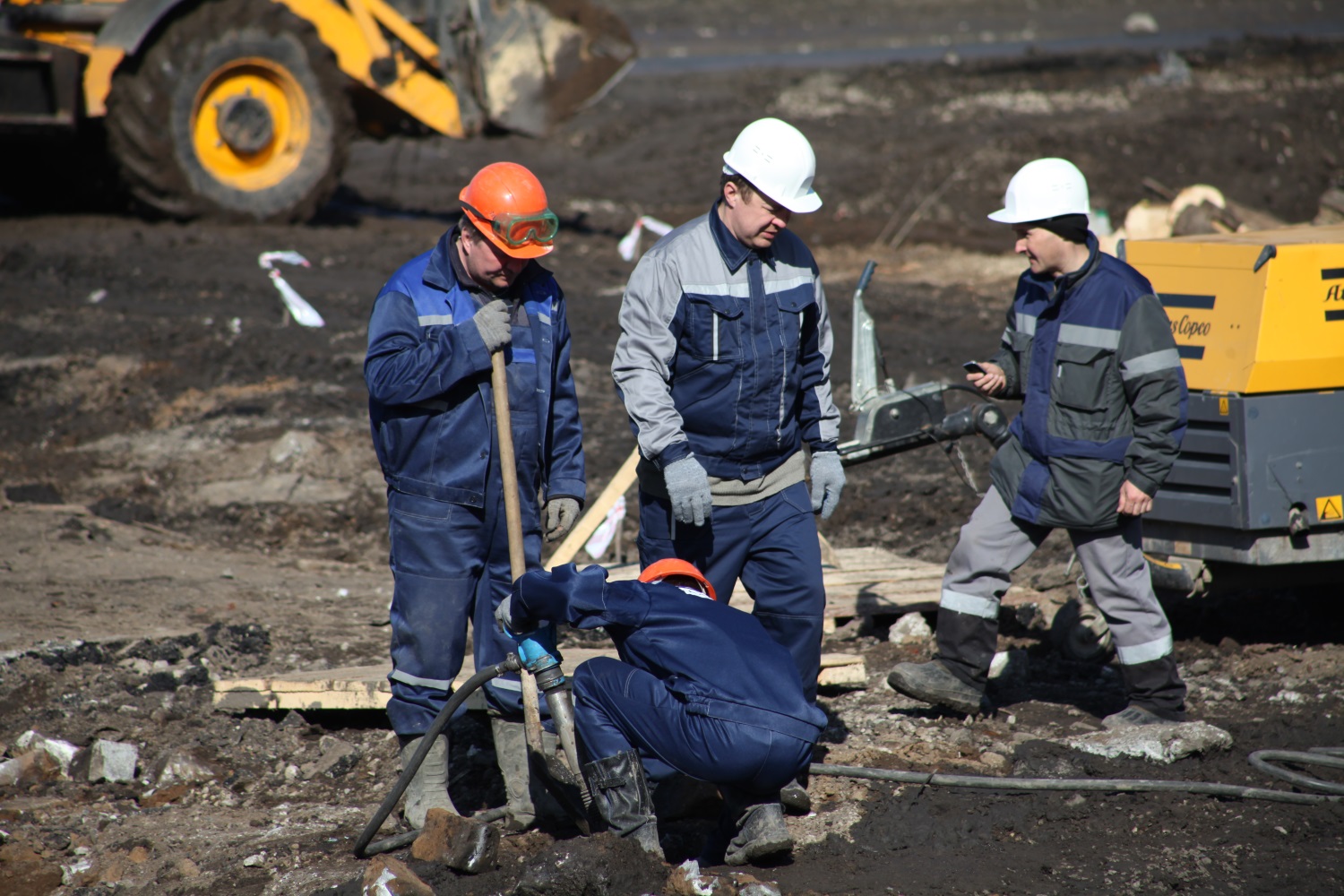 На площади Восстания начали строить надземный пешеходный переход