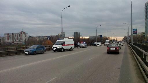 ​В массовом ДТП на Коммунальном мосту в Перми пострадали два человека