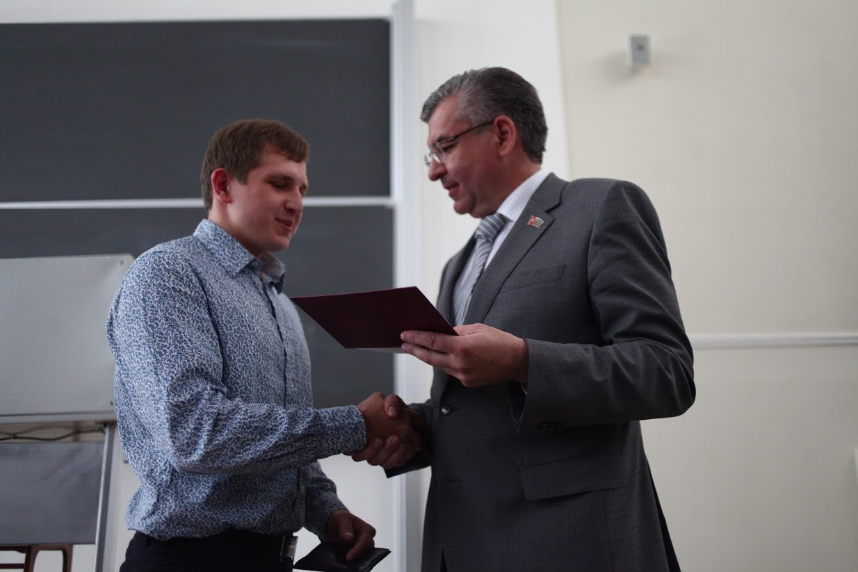 Игорь Сапко вручил дипломы пермским студентам