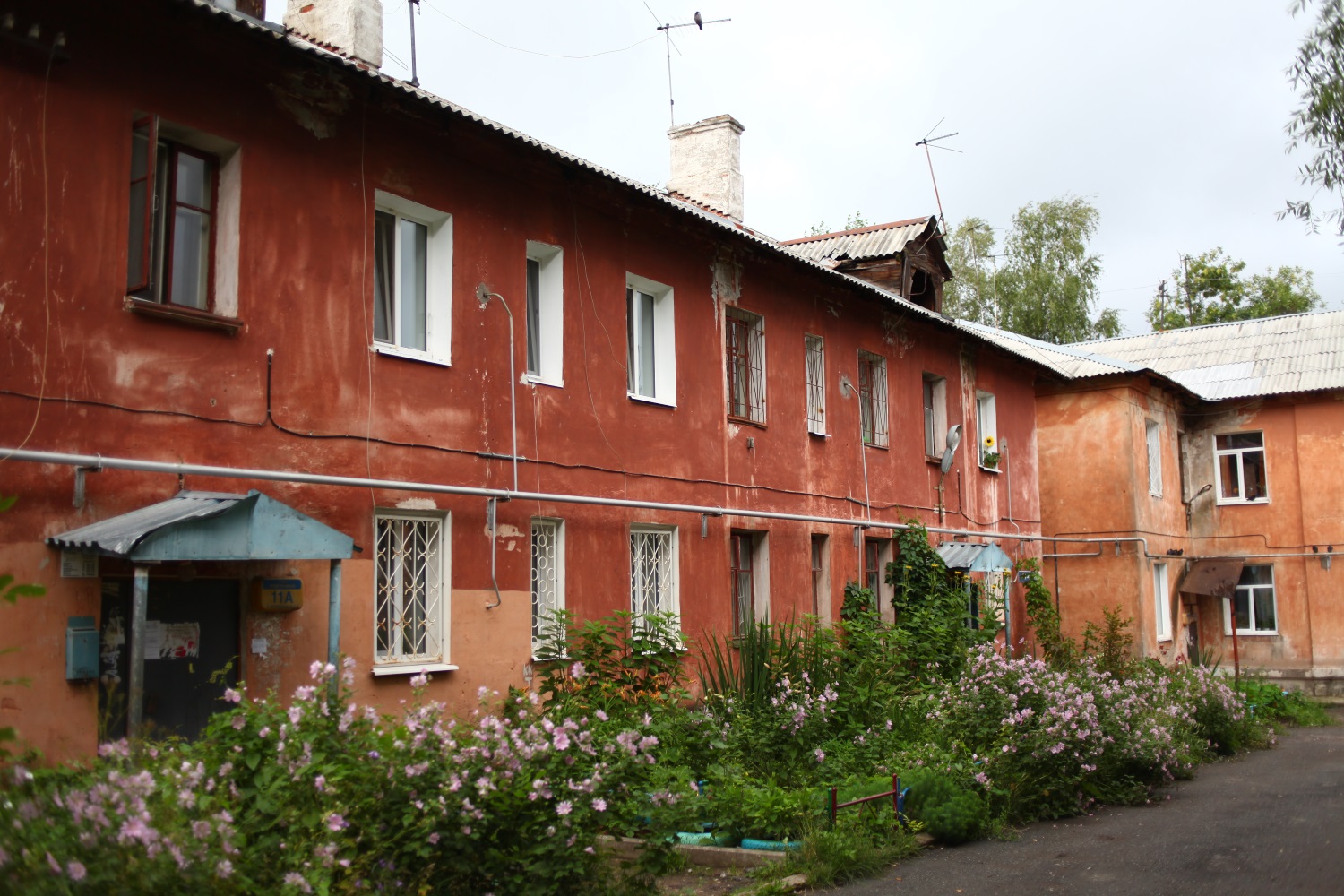 В доме по ул. Нефтяников образовалась сквозная трещина. УК заявляет о необходимости расселения жителей