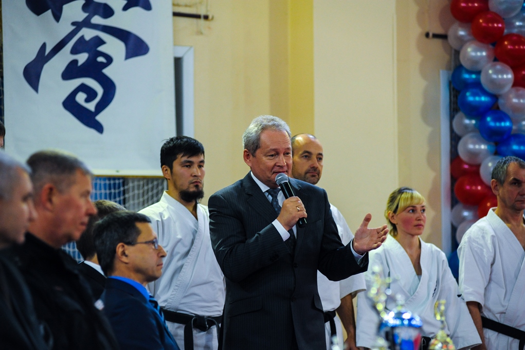 Губернатор Виктор Басаргин побывал на церемонии посвящения в спортсмены киокусинкай каратэ