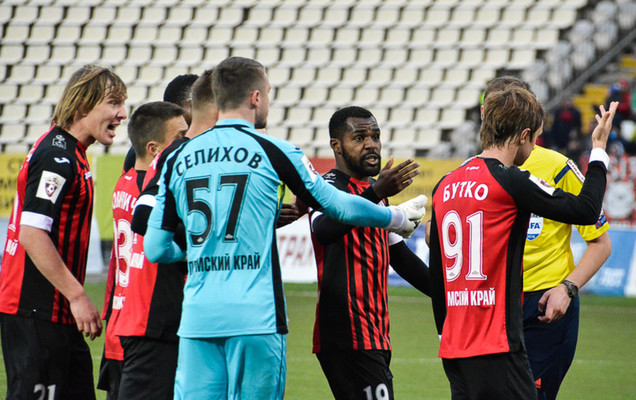 «Амкар» подписал контракты с двумя футболистами