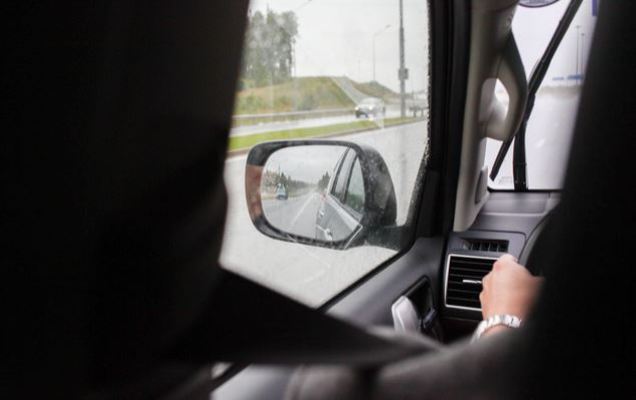 В центре Перми водители Mercedes и «ГАЗели» устроили жесткую драку на дороге