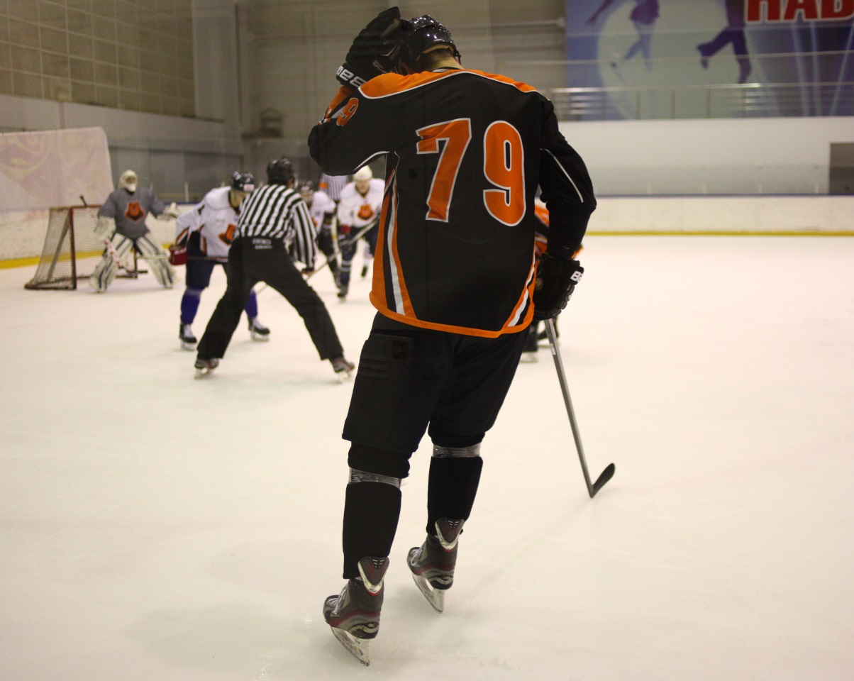 «Молот» переиграл «Сырыарку» в серии буллитов