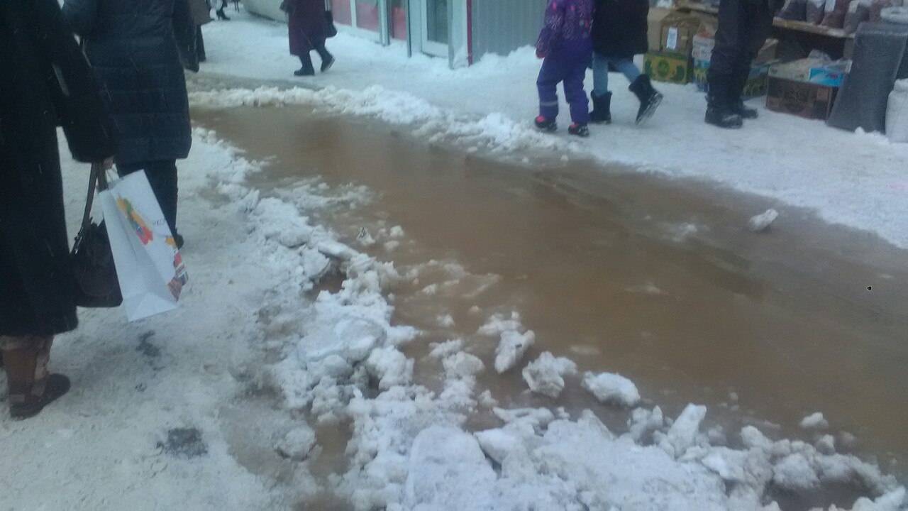 В Перми затопило пешеходный переход на площади Дружбы