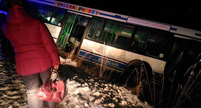 Трое пострадавших: в Прикамье иномарка столкнулась с автобусом