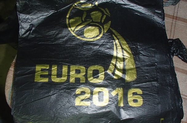 В Перми на рынке изъято более 6 тысяч нелегальных товаров с символикой Евро-2016