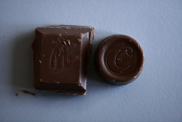 Жительница Прикамья пыталась откупиться от пристава-исполнителя шоколадкой