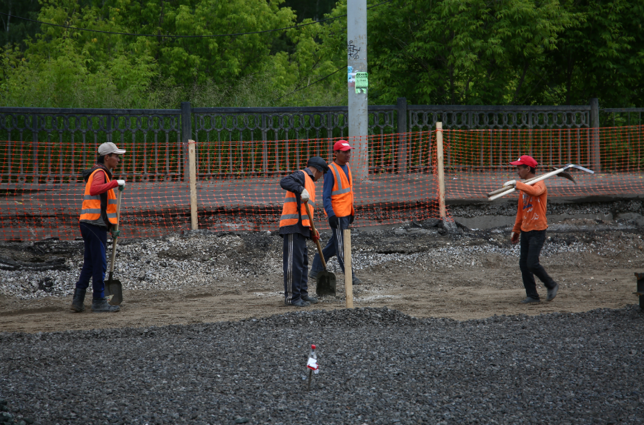 Строили много – заработали мало. Дорожники сетуют на резкий рост цен на битум, щебень и галит