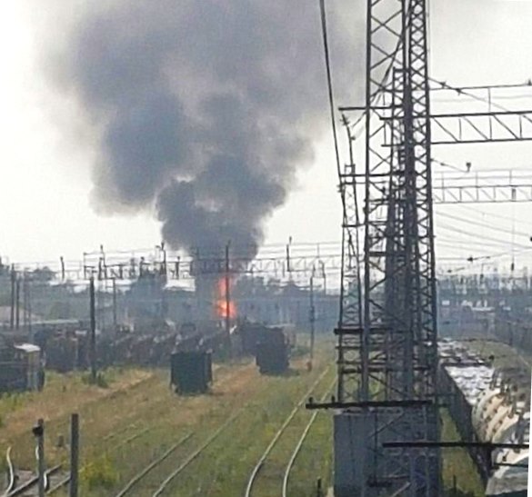 В Перми в районе железнодорожной станции Пермь II загорелись постройки