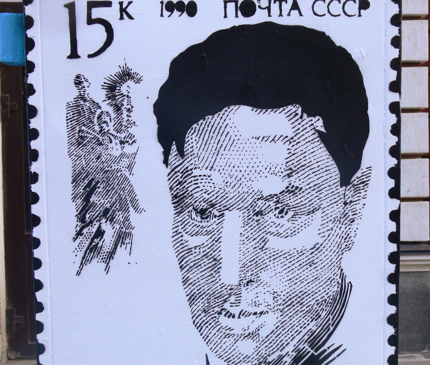 Напротив дома Грибушина началось восстановление портрета Пастернака