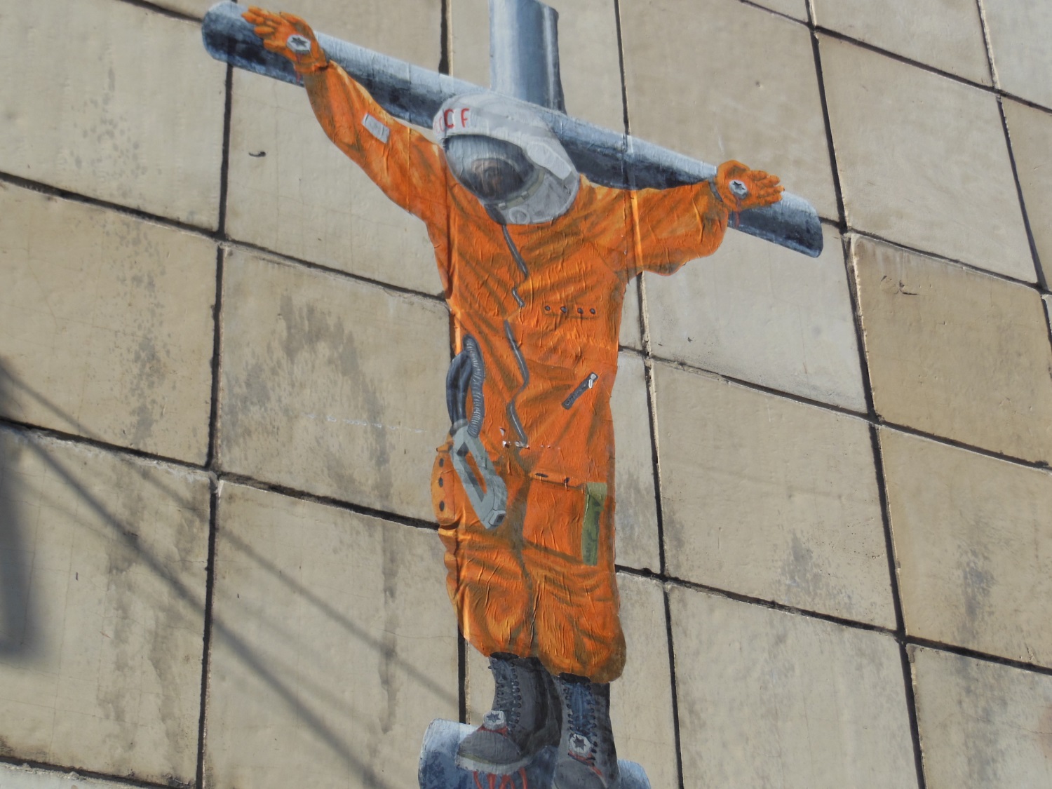 По заказу пермского бизнесмена Александр Жунев снова изобразил распятого Гагарина