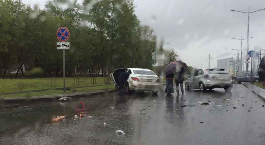 ​В Перми на ул. Макаренко столкнулись две легковушки