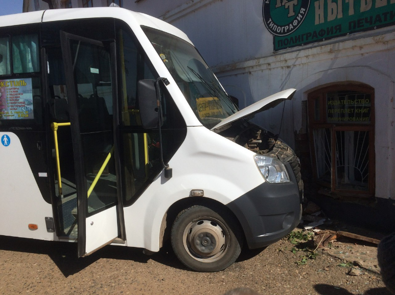 Очевидцы: у водителя автобуса в Прикамье случился приступ эпилепсии во время рейса