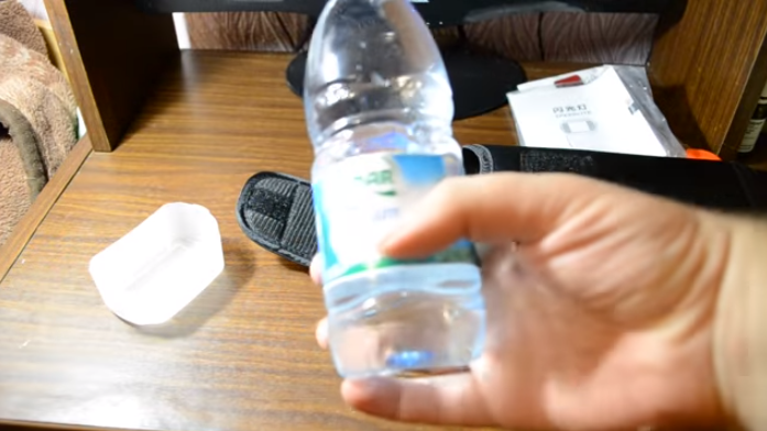 ​Пермский фотограф получил на почте бутылку воды вместо фотовспышки