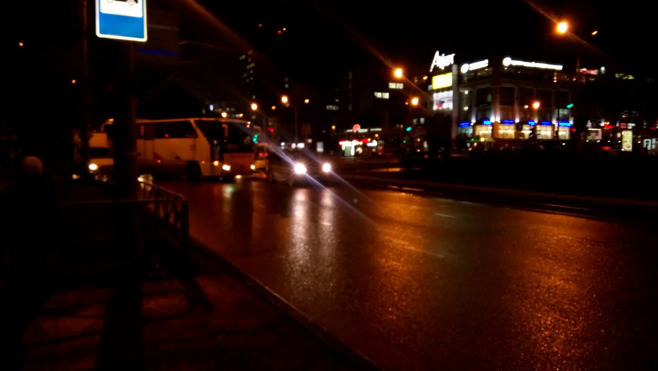 В районе улиц Ленина и Попова образовалась пробка из-за ДТП с автобусом