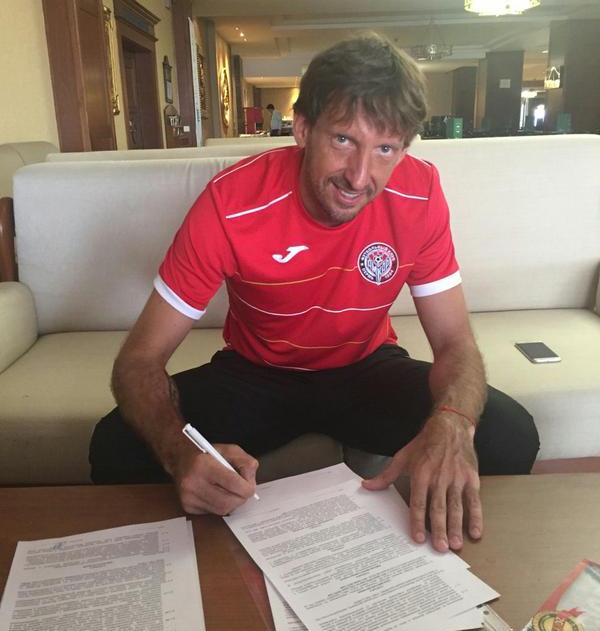 Вратарь Роман Герус продлил контракт с «Амкаром» еще на год