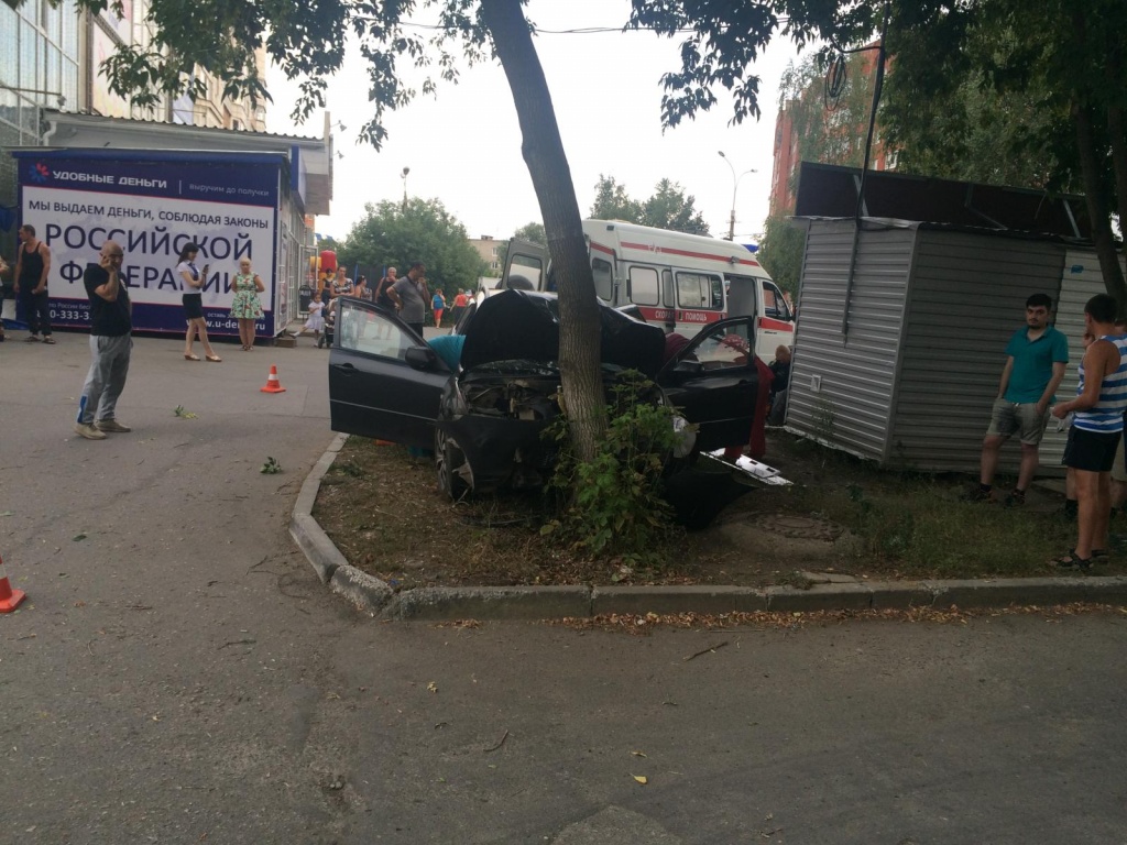 ​В Перми в ДТП разбился житель Челябинска, врезавшись на «Мазде» в дерево