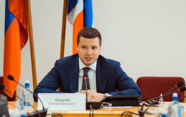 Министр информационного развития предупредил чиновников о наказании за бюрократический метод работы с гражданами