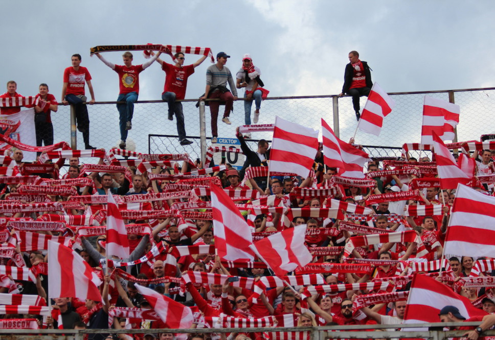 Эпизод с падением фаната «Спартака» с трибуны пермского стадиона рассмотрят в Москве