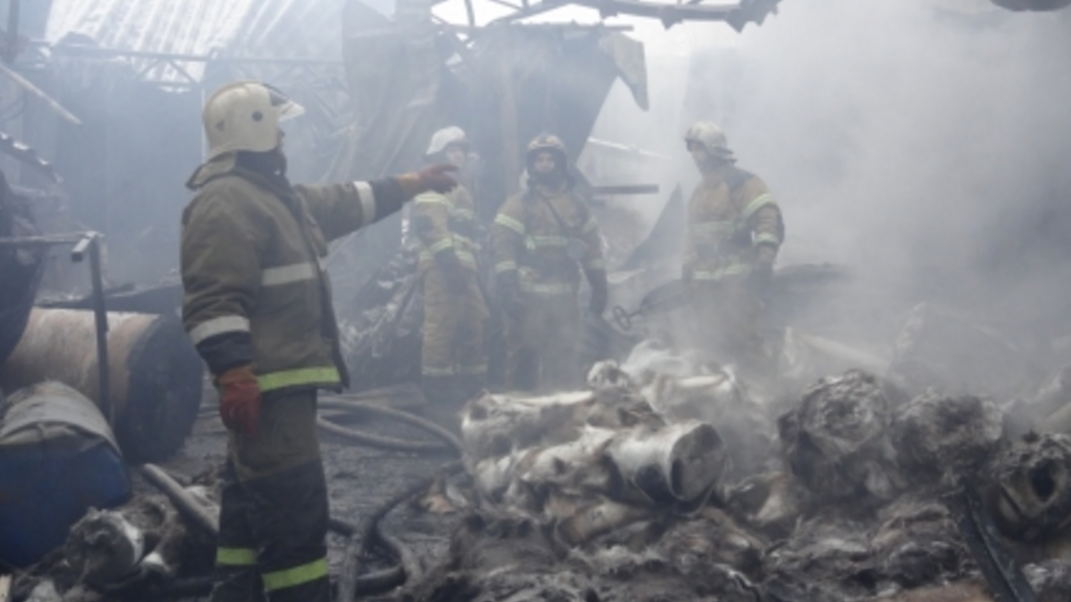 ​Во время разбора завалов сгоревшего ангара в Перми найдены останки двух человек