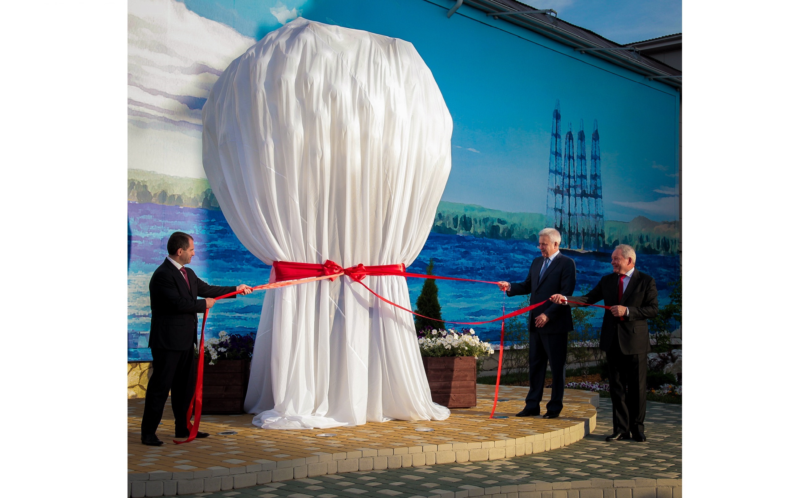 В Прикамье открыли памятник «Нефтяникам-первопроходцам»