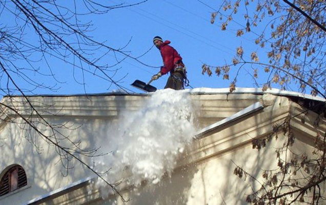 Жительница Губахи, пострадавшая от схода снега с крыши, получит 500 тыс. рублей