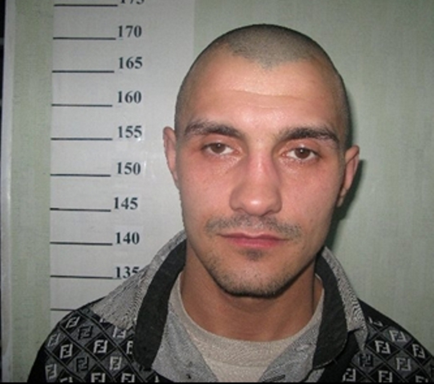 В Прикамье осужденный за тяжкое преступление мужчина сбежал из-под конвоя